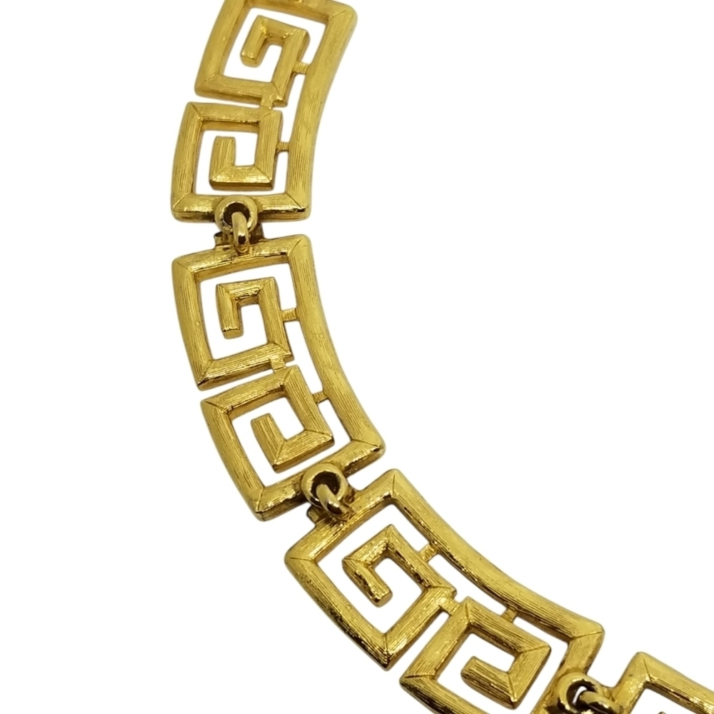 GIVENCHY VINTAGE RARE GOLDTONE WITH BLACK & RED ENAMEL LOGO COLLAR  NECKLACE - Picture 9 of 10